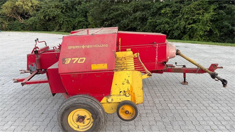 New Holland Hayliner 370