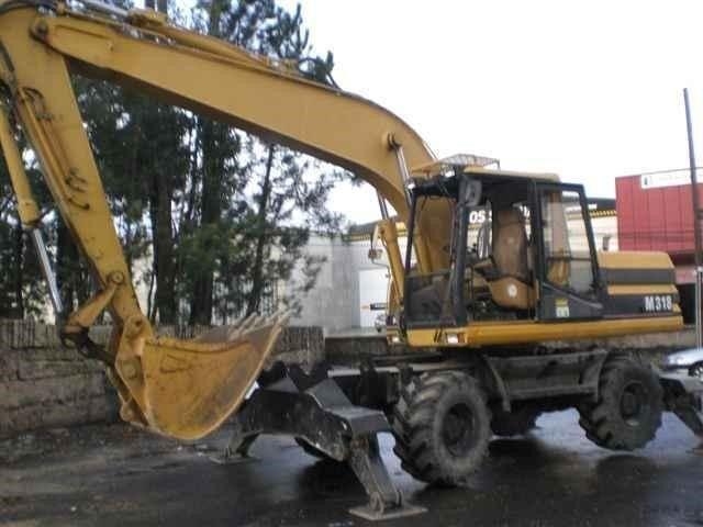 Pelle sur pneus Caterpillar M318 — occasion 1998