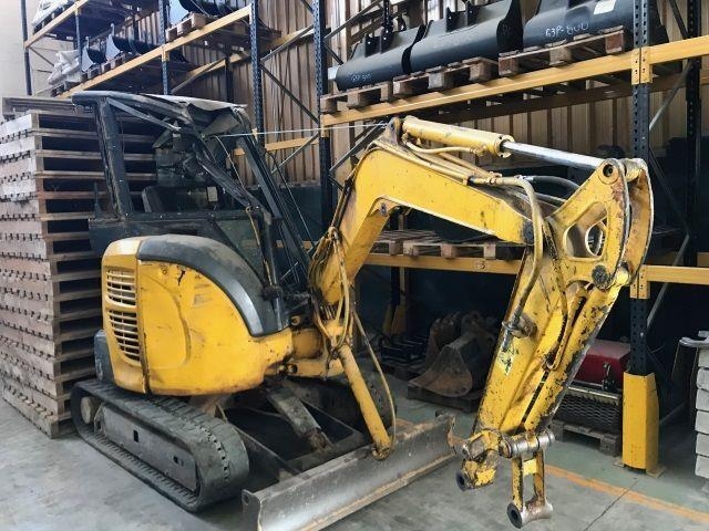 Komatsu PC27MR-2