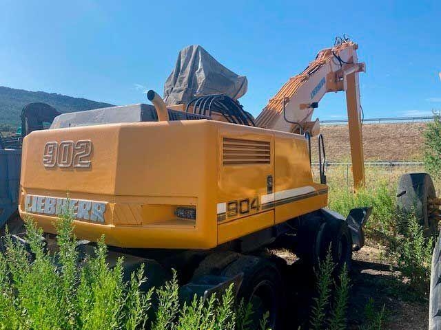Liebherr A 902