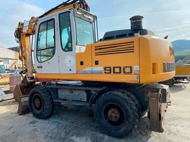 Liebherr A900C