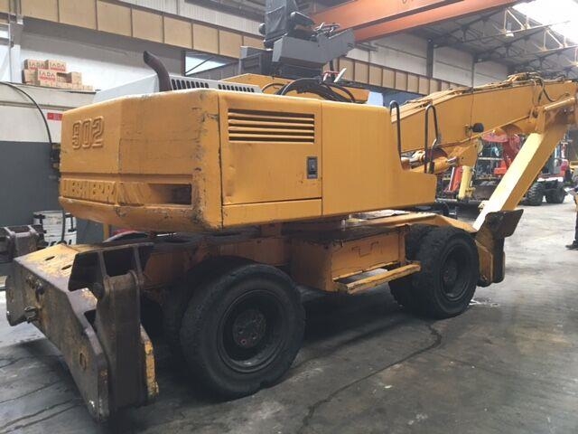Liebherr A902