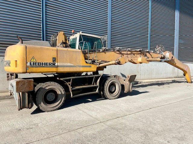 Liebherr A904C
