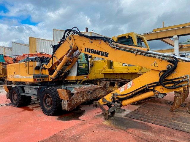 Liebherr A904C