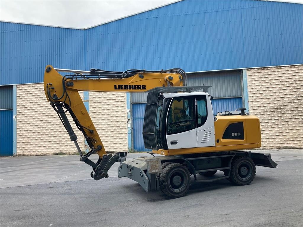 Liebherr A920