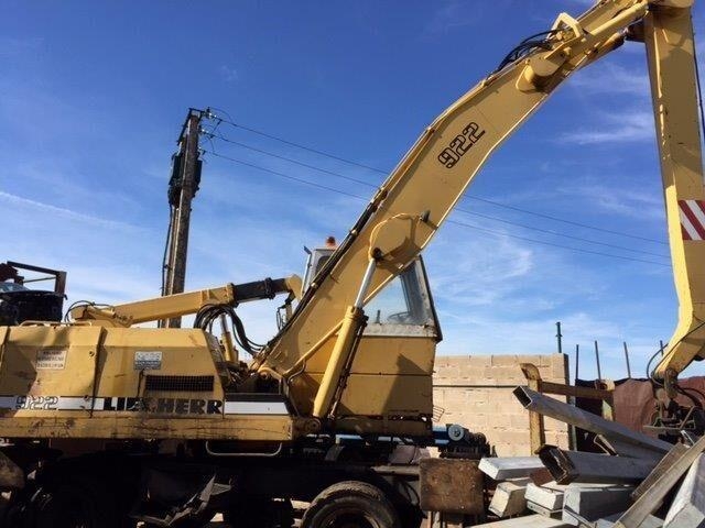 Liebherr A922