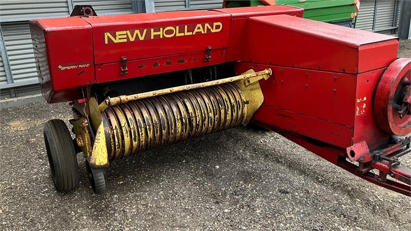 New Holland 276