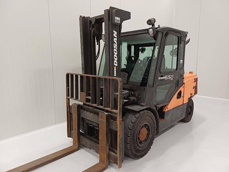 Doosan D55C-7