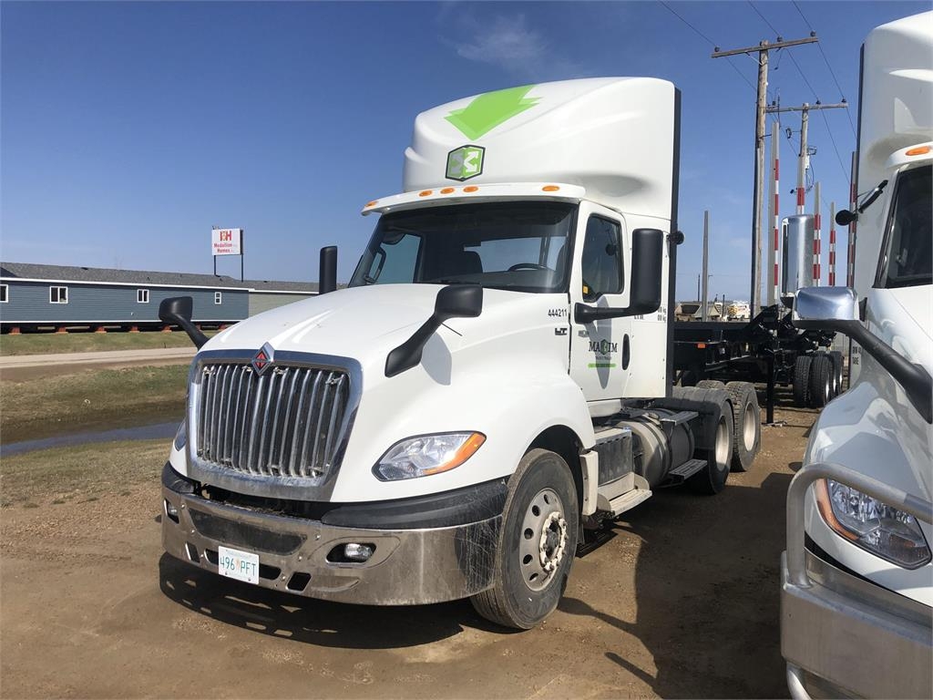 International LT DAYCAB