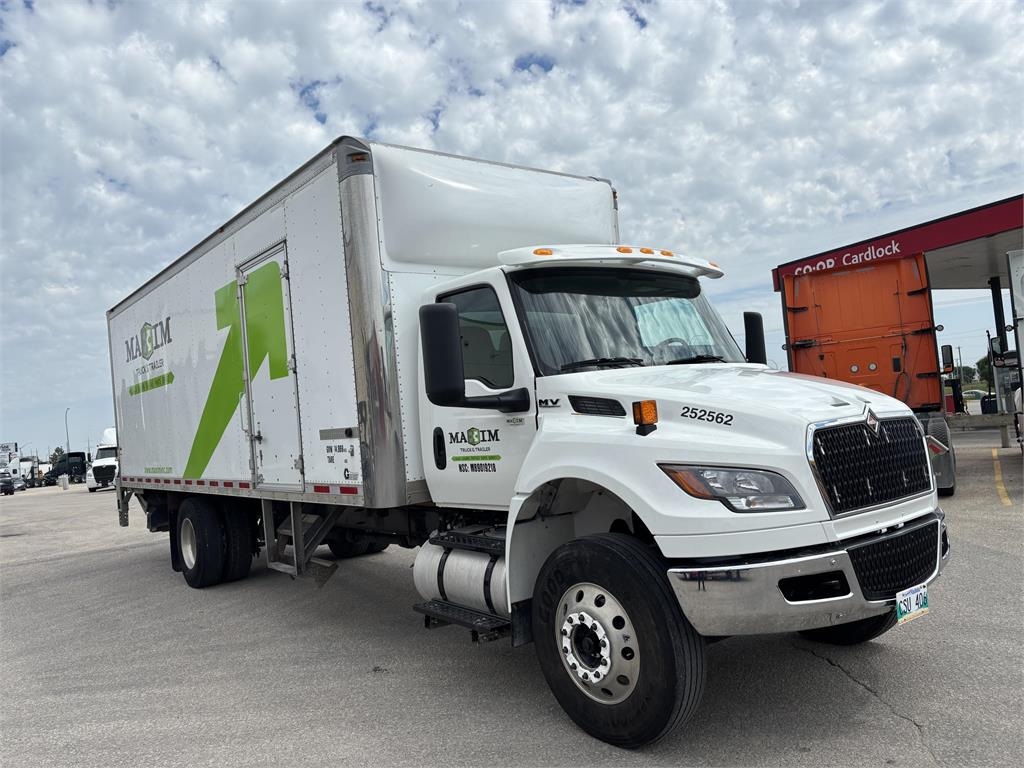 International MV DRY VAN