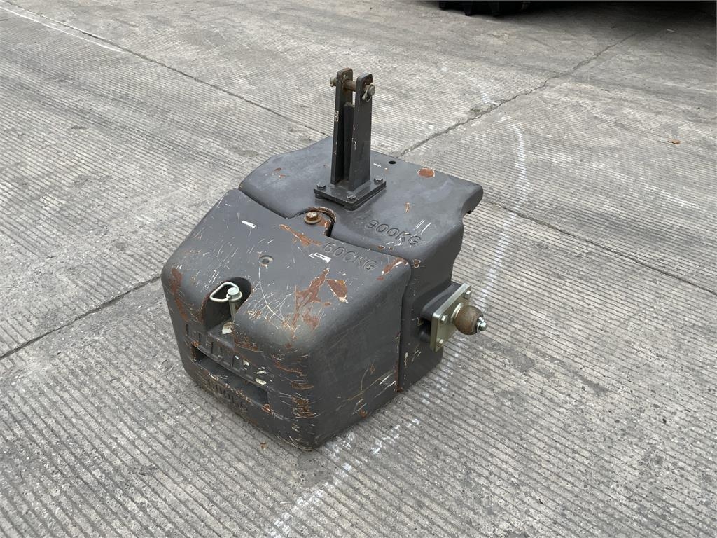 CLAAS 900Kg with 600kg Extension Weight Block (ST27017)