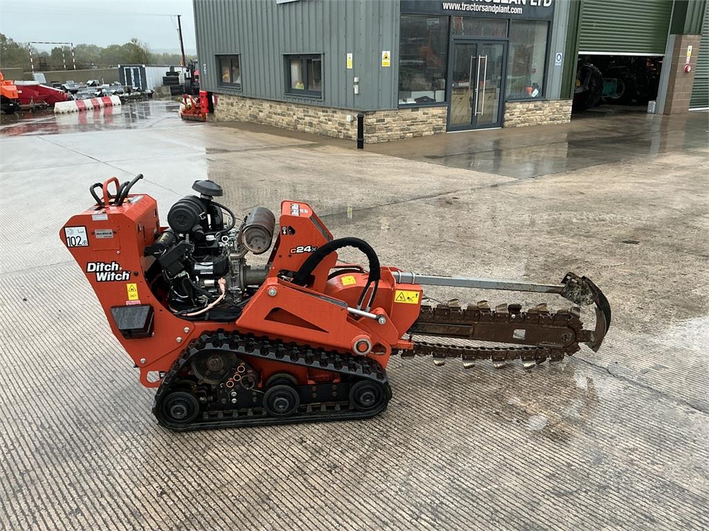 Pelle sur chenilles Ditch Witch C24X Trencher (ST28044) — occasion
