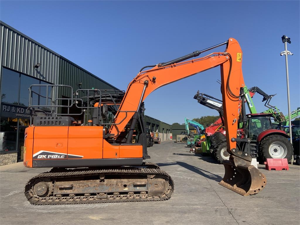 Doosan DX140 LC-7 Digger (ST27283)