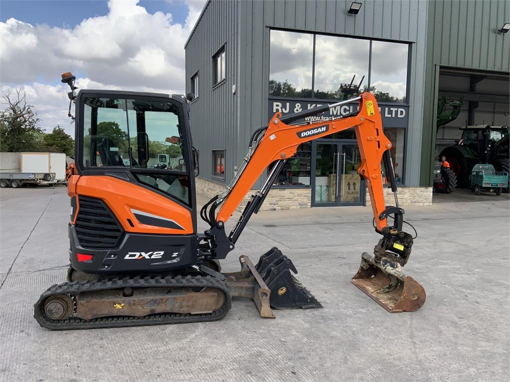 Doosan DX27Z Digger (ST27438) — occasion