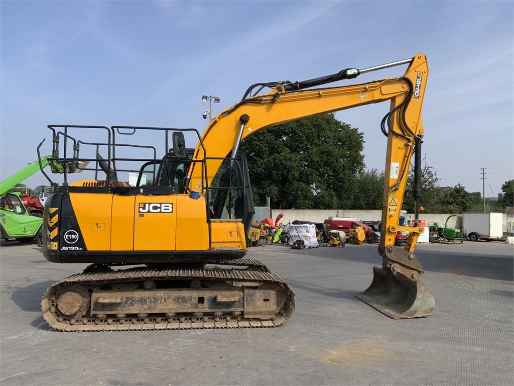 JCB JS130 LC+ Digger (ST27076)