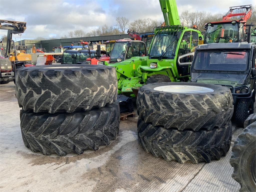 JCB Wheels &amp; BKT Tyres