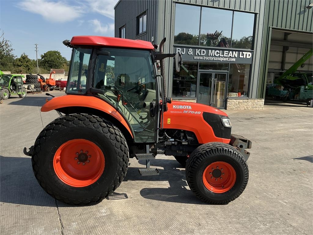 Kubota M7040 Hydraulic Shuttle Tractor (ST27188)