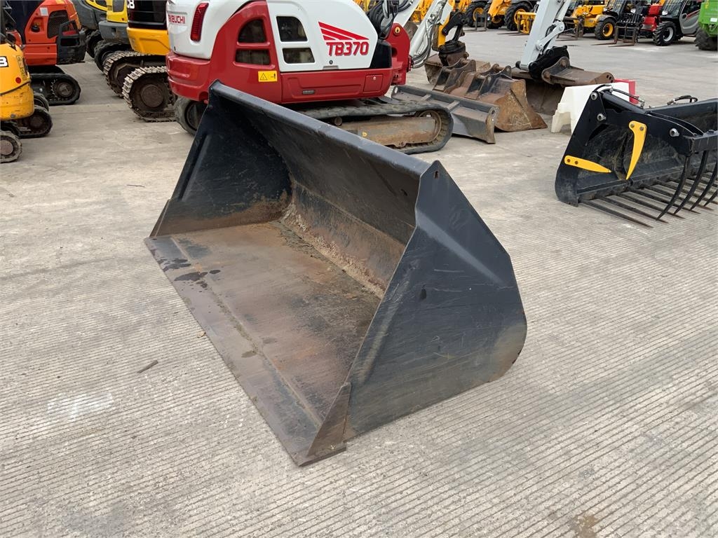 Quicke 8Ft Tractor Bucket