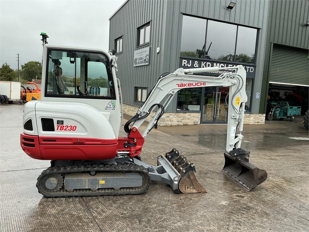 Pelle sur chenilles Takeuchi TB230 Digger (ST27919) — occasion