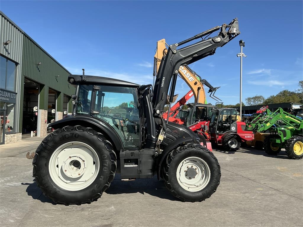 Valtra G135 Hi Tech Tractor (ST27315)