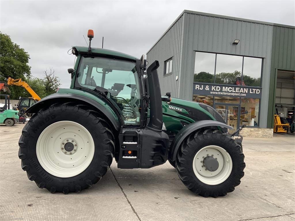 Valtra T214 Versu Tractor (ST26880)
