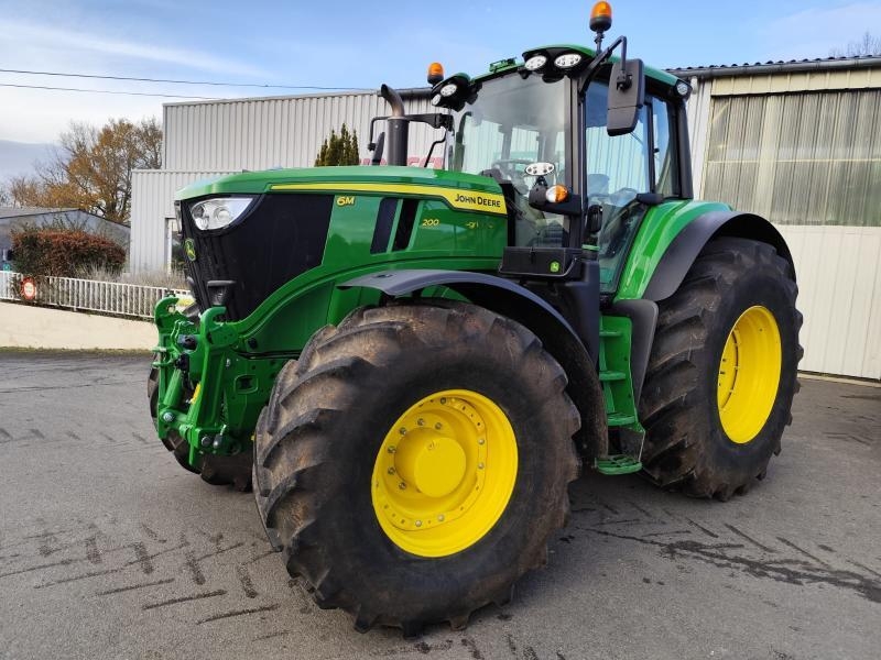 John Deere 6M 200