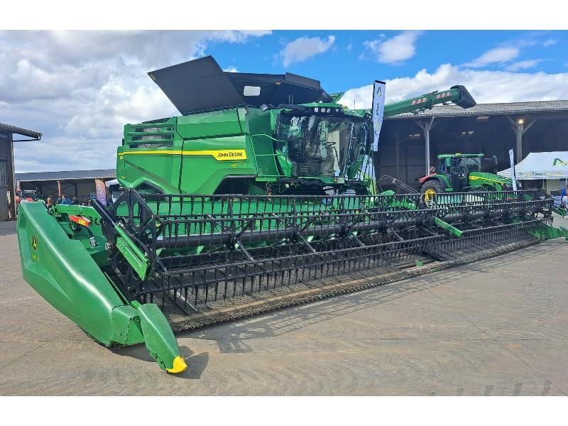 John Deere X9 1100