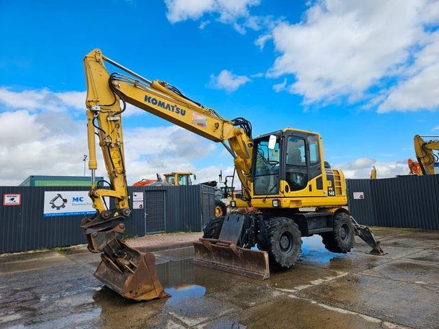 Pelle sur pneus Komatsu PW 148 - 8 *2017*CE*6.941 h*Schild*Pratze*Löffel — occasion 2017, 6 941 h