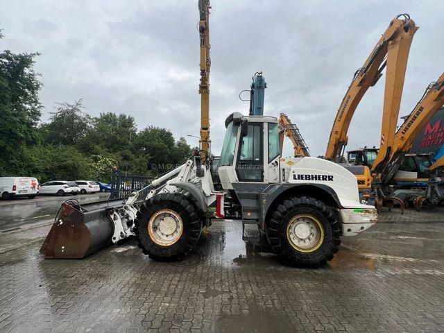 Chargeuse sur pneus Liebherr L 524 / AC / Klappschaufel — occasion 2004, 12 953 h