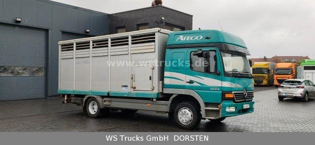 Camion bétaillère Mercedes-Benz Atego 1223 1 Stock Hohe Gitter Viehtransporter — occasion 2000