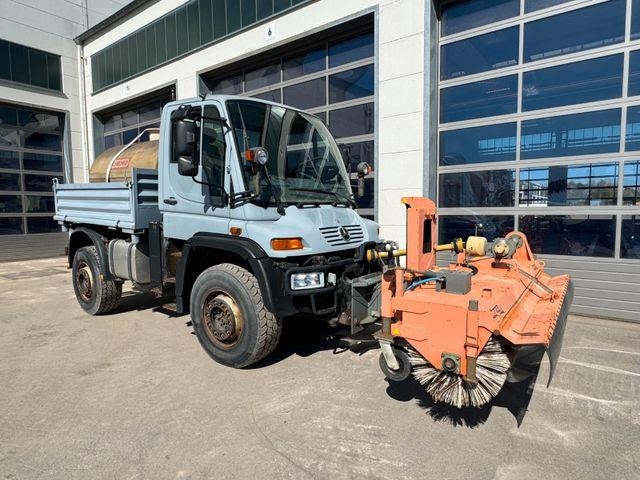 Mercedes-Benz Unimog U405/40 (U400, U500)