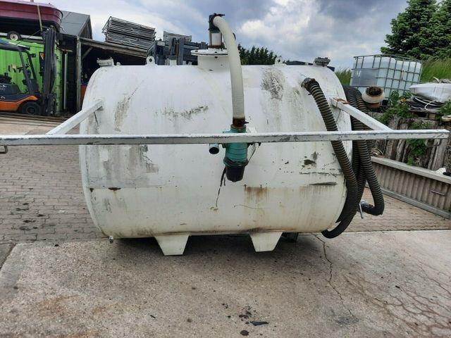 Pumpe mit Behälter