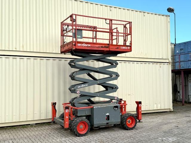 Nacelle à ciseaux SkyJack SJ6832RT 4x4 Diesel, 11.8 Meter, 1.356 H — occasion 2017, 1 356 h
