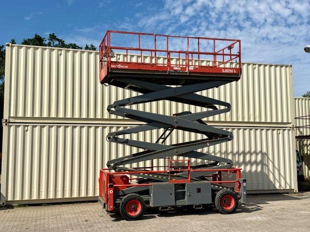 Nacelle à ciseaux SkyJack SJ9250RT 4x4 / 17.2 Meter / 2016 BJ — occasion 2016, 1 906 h