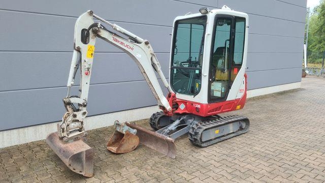 Mini-pelle Takeuchi TB 216 - Powertilt HS01 - 2 Löffel — occasion 2018, 2 340 h