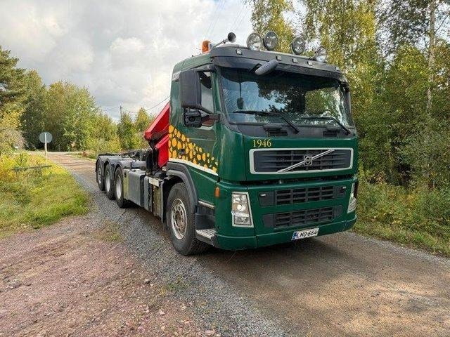 Volvo FM 440 PRITSCHE HMF CRANE