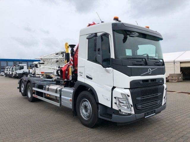 Volvo FM 460 HYVA 20-57-S mit FASSI F235