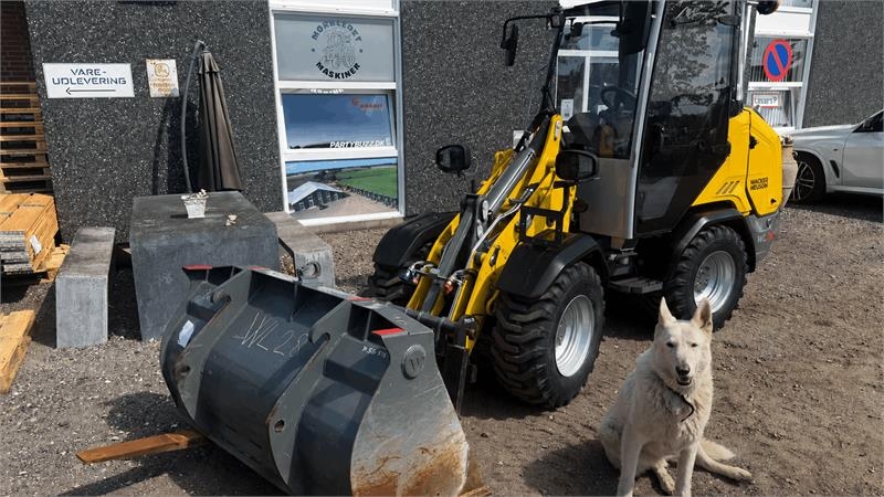 Wacker Neuson WL28 LUKKET KABINE, SKOVL OG GAFLER, HYDRAULISK SK