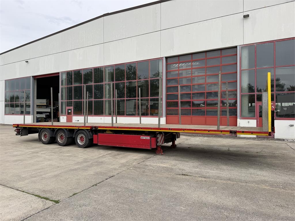 Semi-remorque surbaissée t3 3 Achs Satteltieflader Mega — occasion 2023