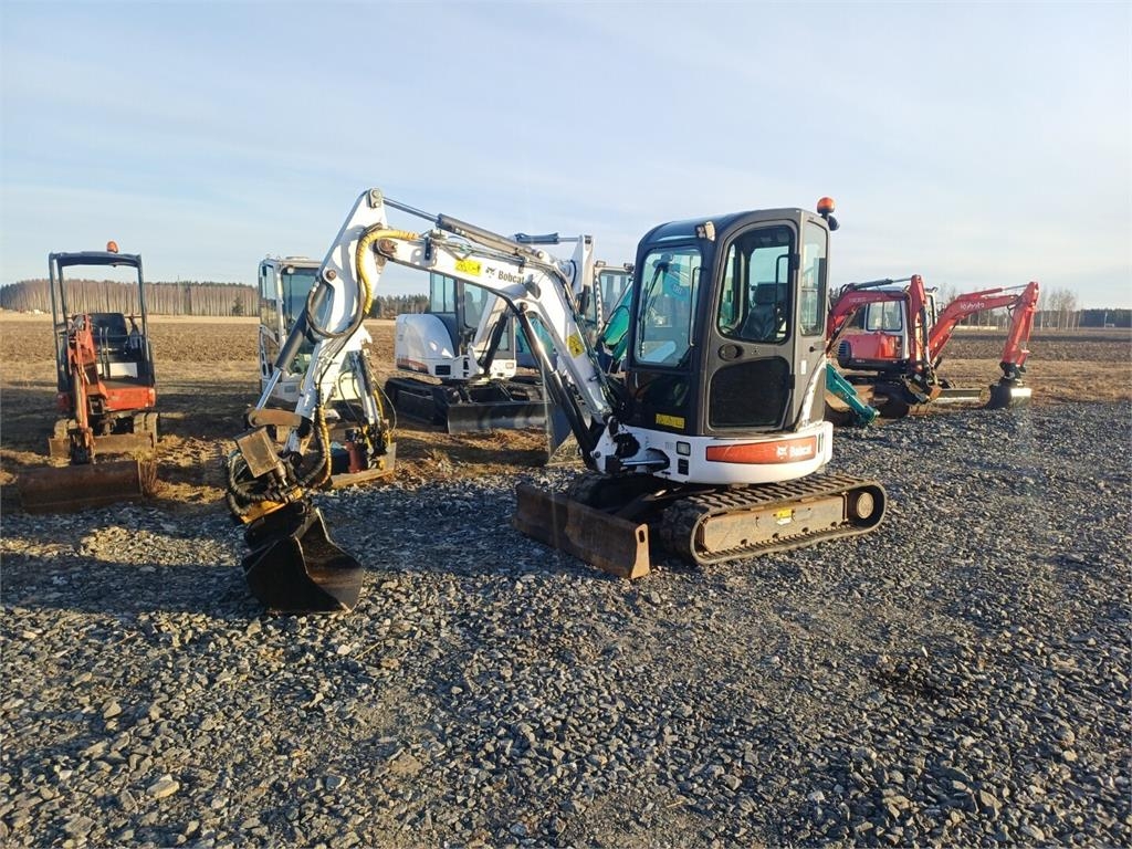 Bobcat 428EG Engcon pyörittäjällä
