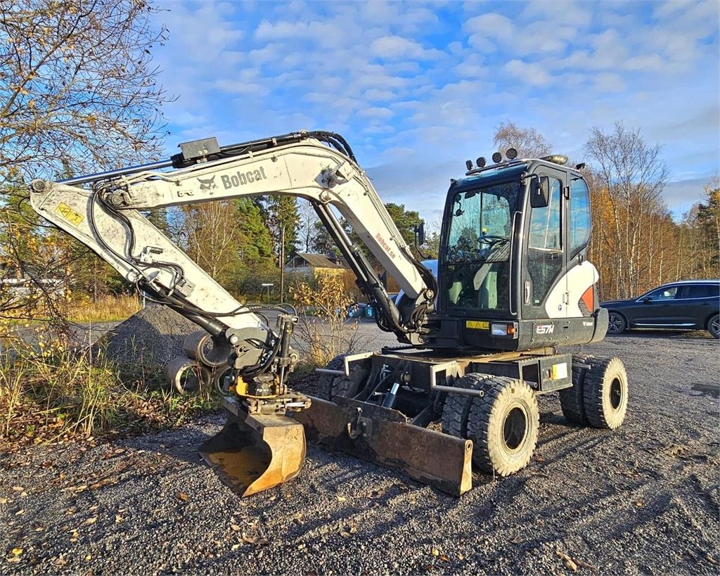 Bobcat E57W, Engcon, 2 kauhaa, Harja