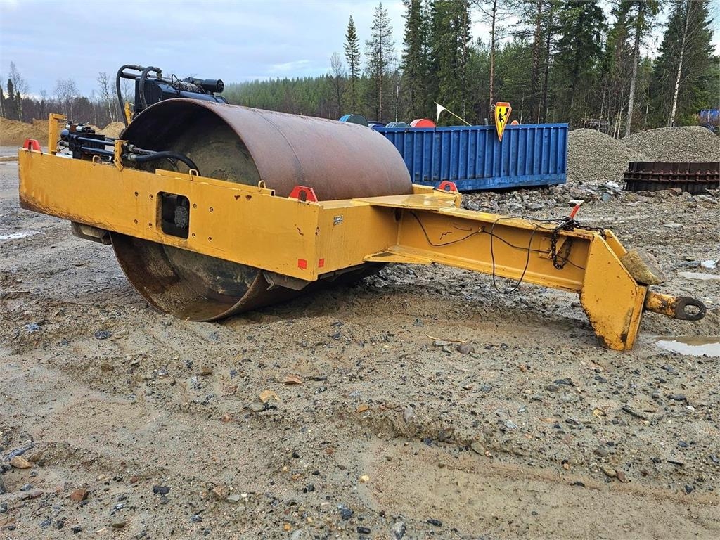 CASE W651 Valssijyrä