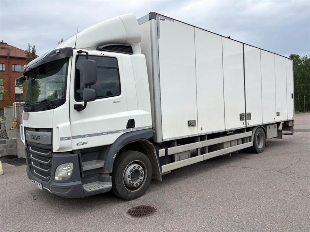 DAF CF 300 FA, 4x2 jakeluauto, Kokosivunaukeva kori