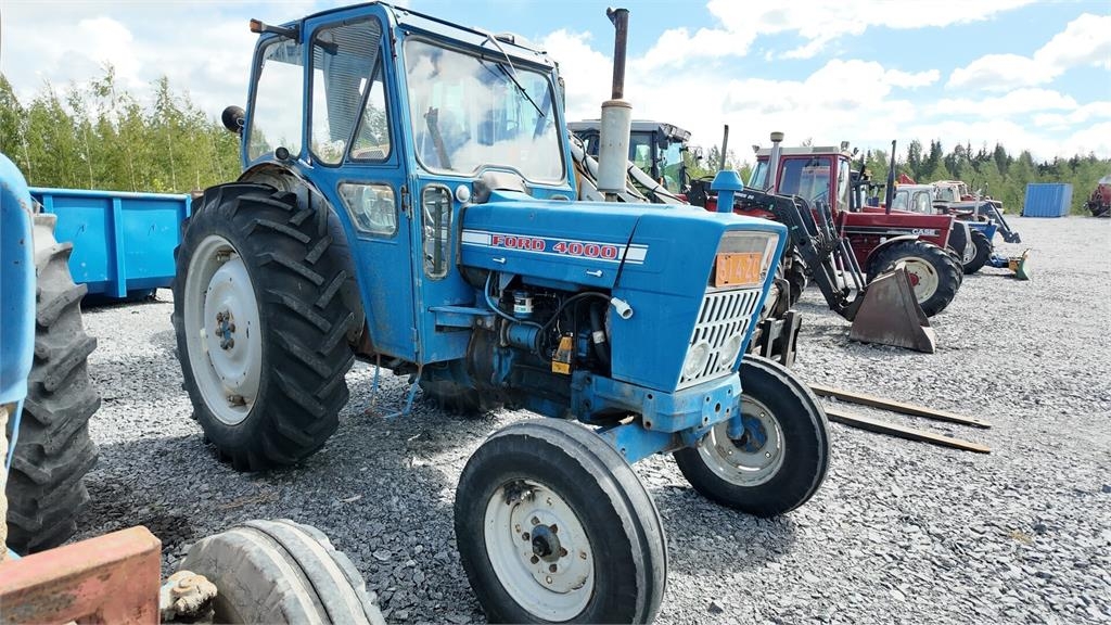 Tracteur agricole Ford 4000 SOPIVASTI HYVÄ KONE! — occasion