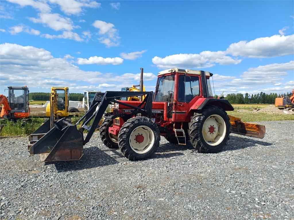 International 955XL etukuormaajalla