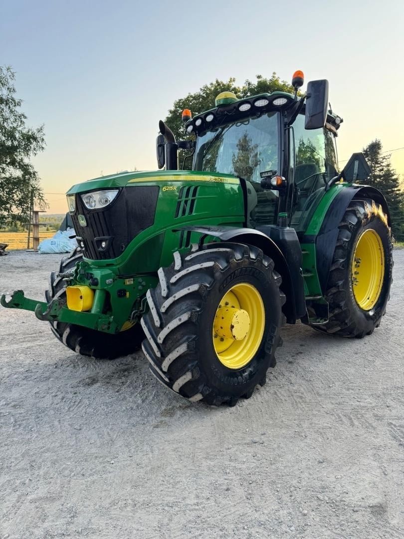 John Deere 6215R