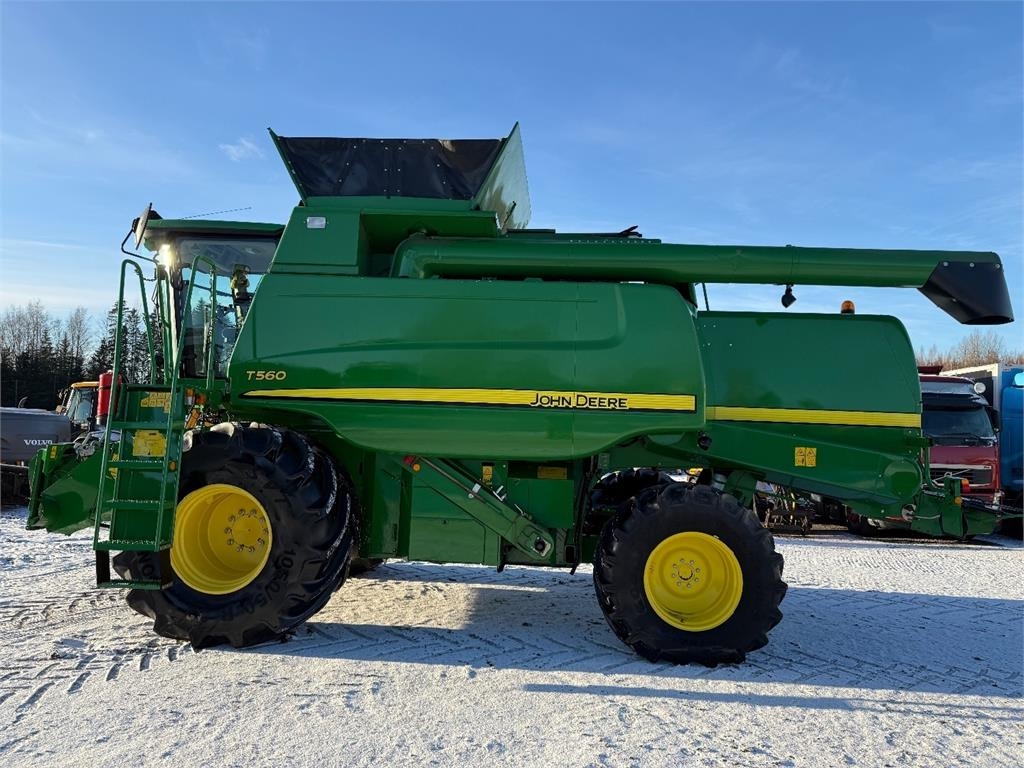 John Deere T560