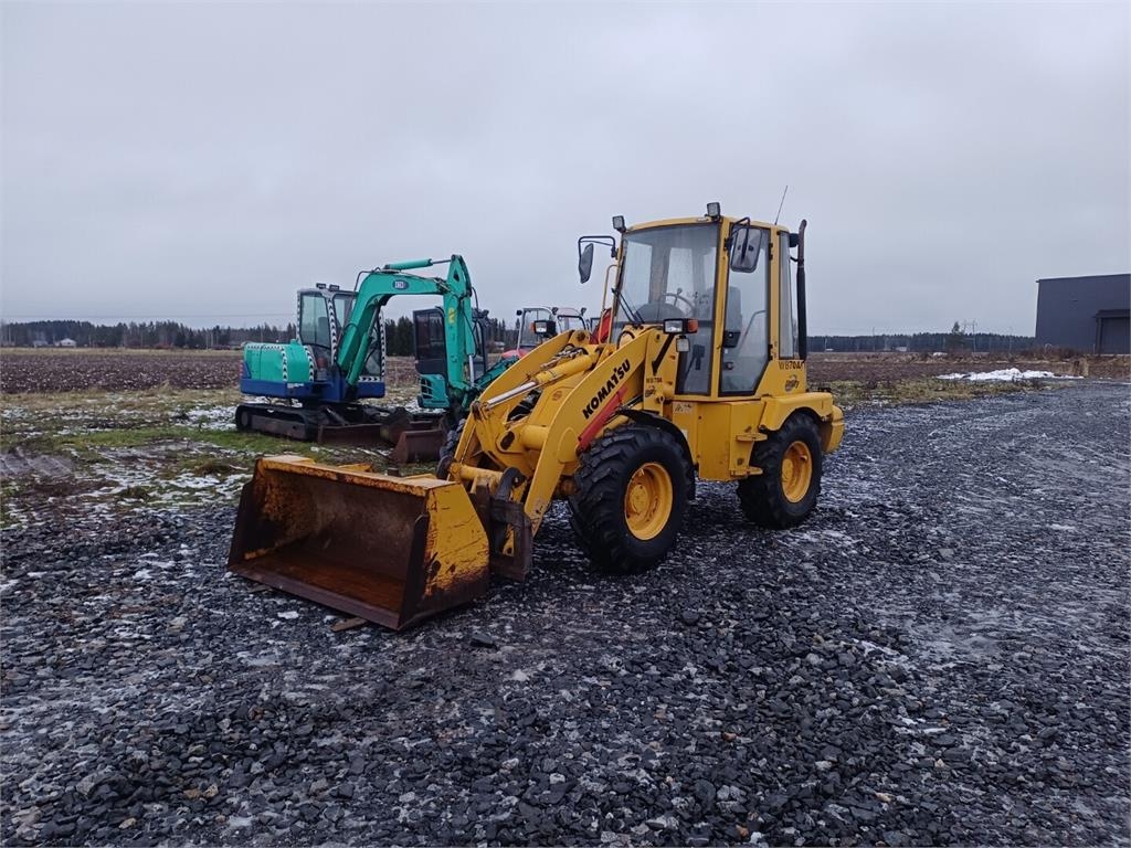 Komatsu WB70A Pyöräkuormaaja
