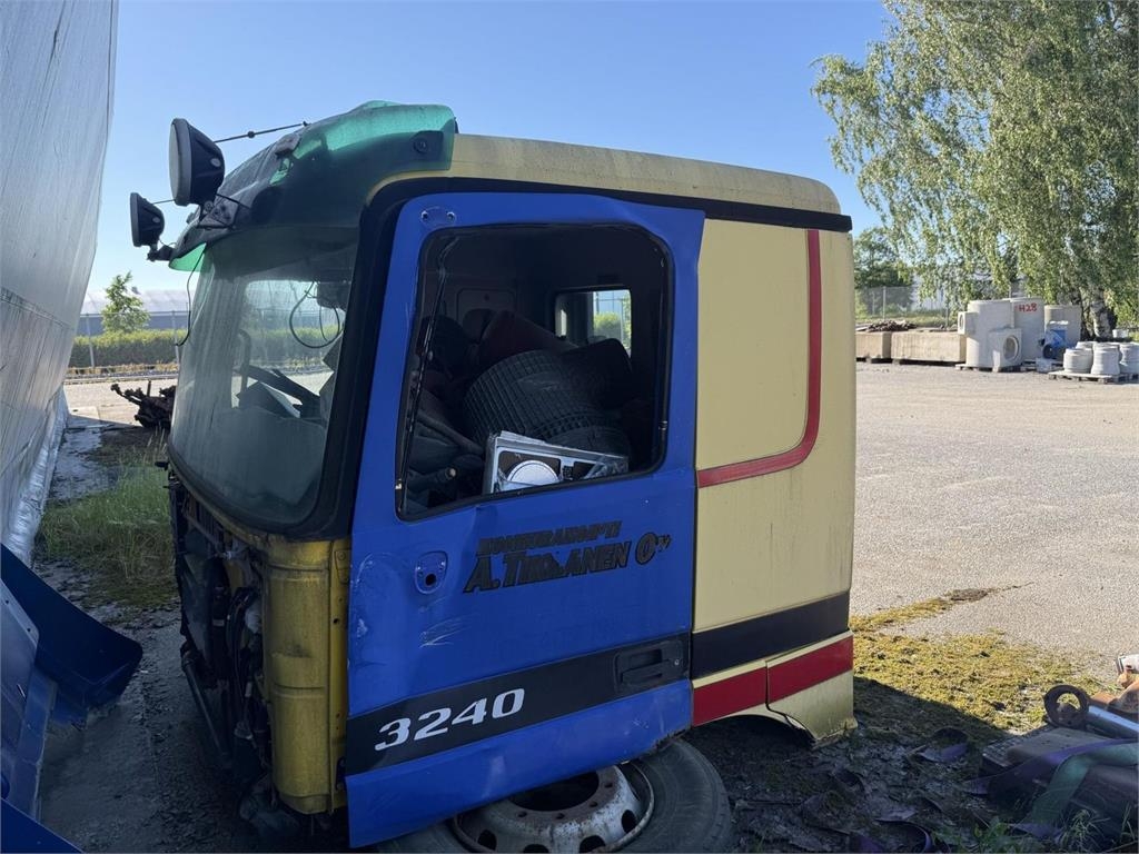 Mercedes-Benz Actros 3240 ohjaamo