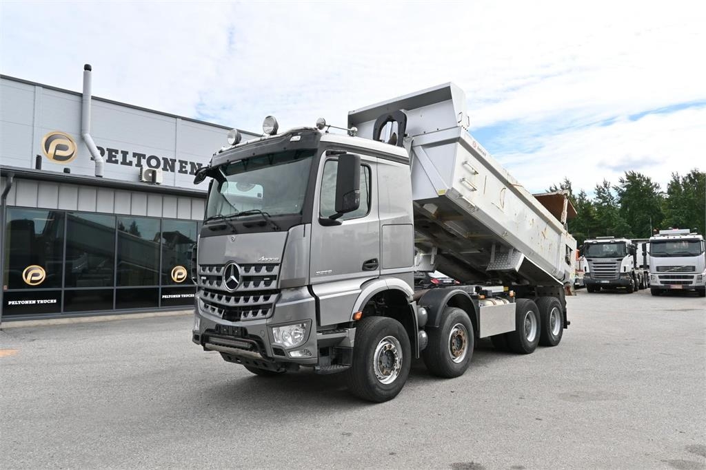 Mercedes-Benz Arocs 3258 8x4 Maansiirto